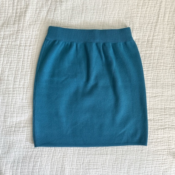 Dresses & Skirts - vintage teal knit miniskirt